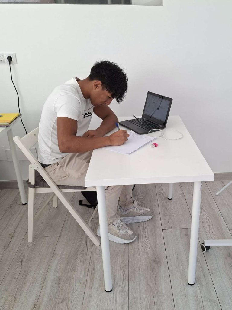 REFORÇ-ESCOLAR-PERSONALITZAT-academia-mik
