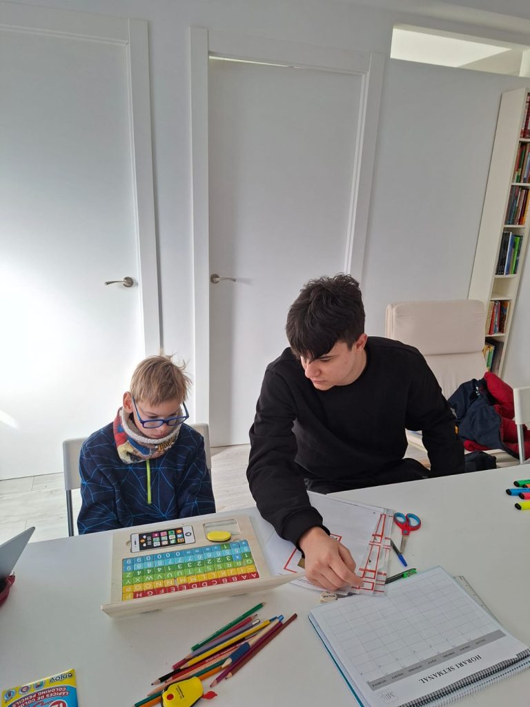 REFORÇ-ESCOLAR-PERSONALITZAT-academia-mik