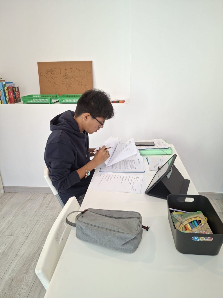 REFORÇ-ESCOLAR-PERSONALITZAT-academia-mik