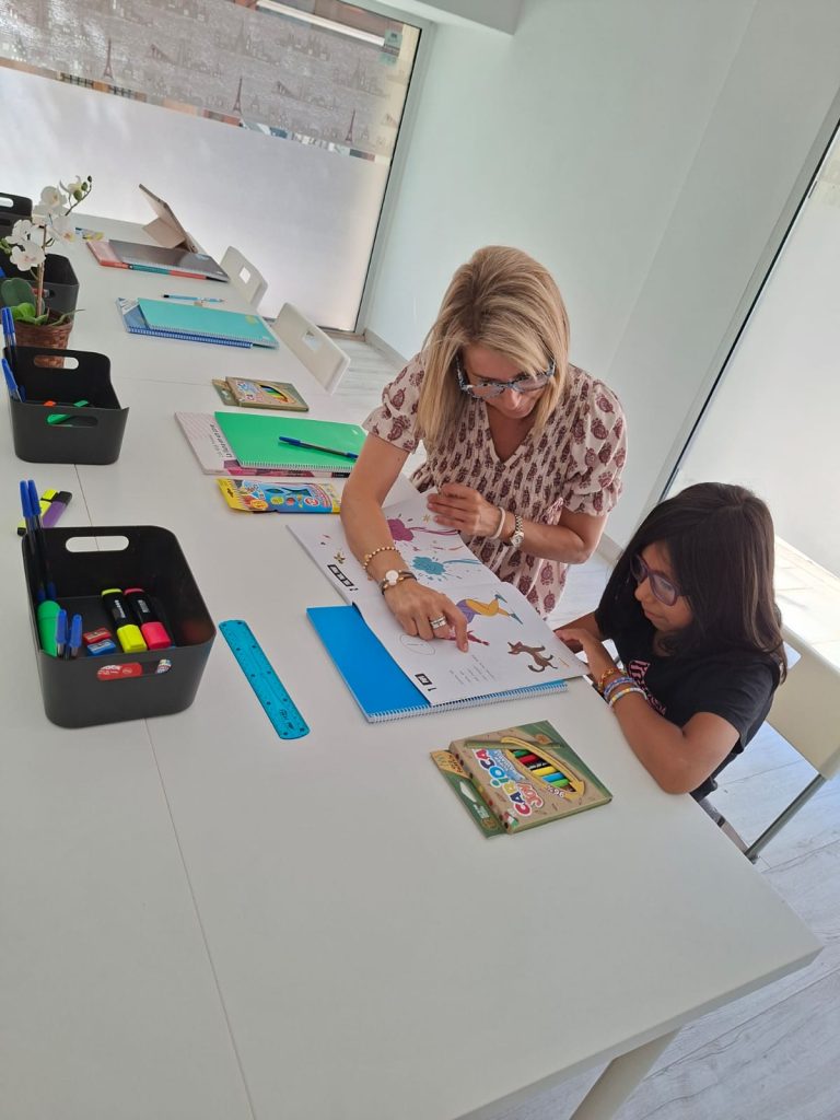 REFORÇ-ESCOLAR-PERSONALITZAT-academia-mik