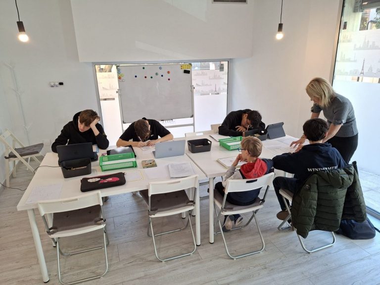 REFORÇ-ESCOLAR-PERSONALITZAT-academia-mik