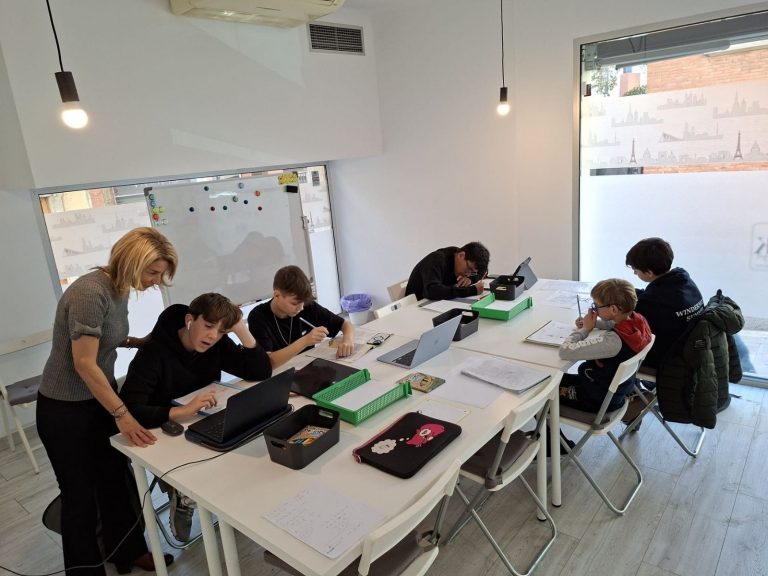REFORÇ-ESCOLAR-PERSONALITZAT-academia-mik