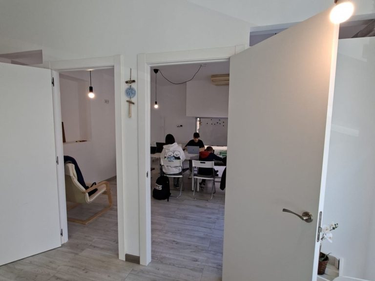 REFORÇ-ESCOLAR-PERSONALITZAT-academia-mik